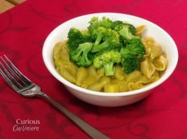 Healthy Broccoli Mac and Cheese from Curious Cuisineire #comfortfood #healthyrecipes
