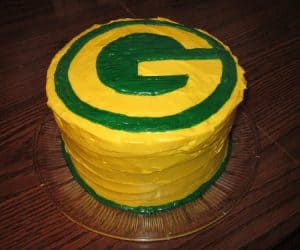 This green and gold Green Bay Packers Cake is a show stopping layer cake that will surely be the star of your next football party! | www.CuriousCuisiniere.com