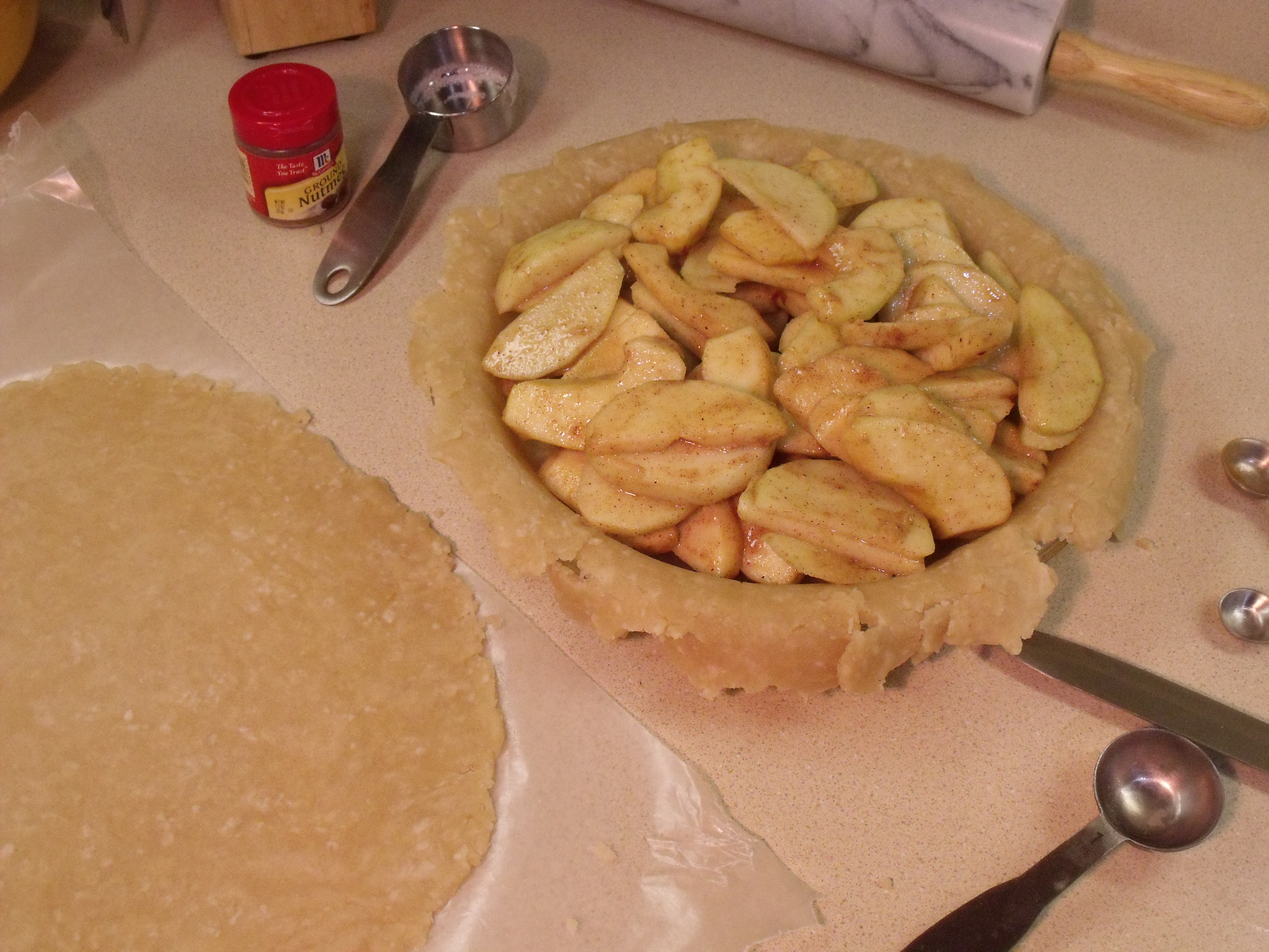 Brandy Apple Pie | Curious Cuisiniere This Brandy Apple Pie has a (not so) secret ingredient that adds some serious flavor to the American classic! | www.CuriousCuisiniere.com