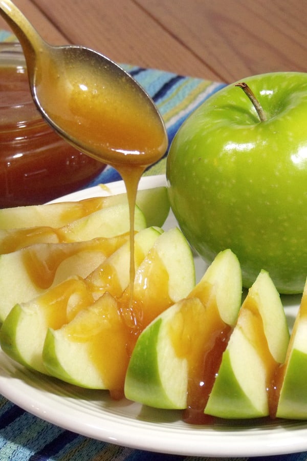 A simple, homemade caramel sauce recipe without corn syrup that adds hints of vanilla to make a great topping for fruit, ice cream, and other desserts. | www.CuriousCuisiniere.com