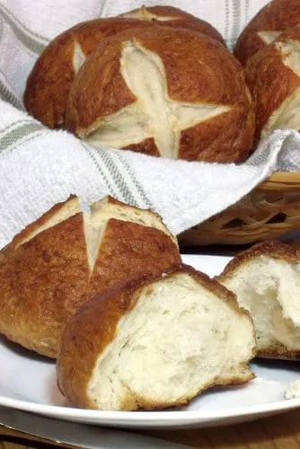 If you love soft pretzels, you will love the dense, chewy dough and beautifully browned, salty crust of Laugenbroetchen, or German pretzel rolls. | www.CuriousCuisiniere.com