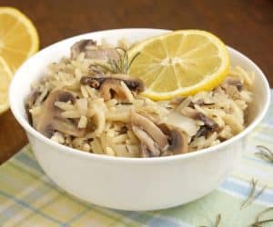 Rosemary Lemon Orzo brings a light and bright burst of spring to your dinner table. | www.CuriousCuisiniere.com