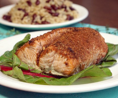 Broiled salmon gets an extra kick from Homemade Jamaican Jerk Seasoning, making this Jamaican Jerk Salmon recipe a simple weeknight meal. | www.CuriousCuisiniere.com