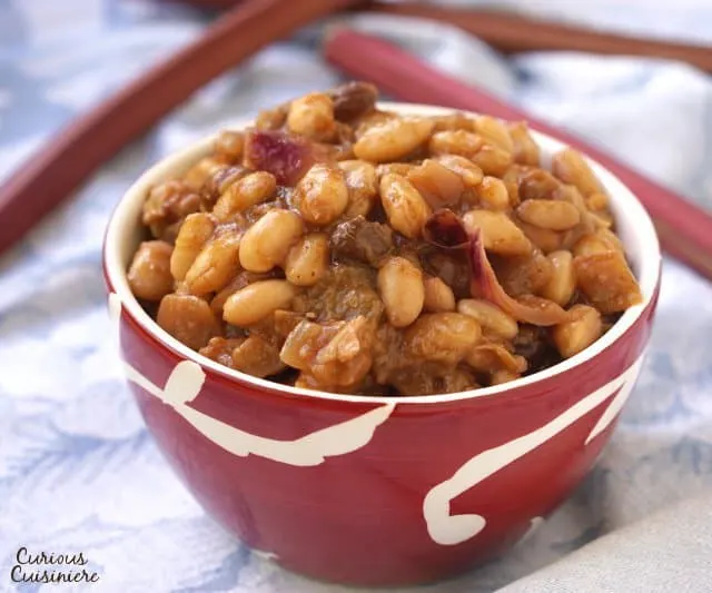 While unexpected, our Rhubarb Baked Beans are lightly sweet, slightly tart, and the perfect recipe for a light summer side dish. | www.CuriousCuisiniere.com