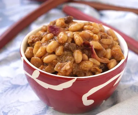 While unexpected, our Rhubarb Baked Beans are lightly sweet, slightly tart, and the perfect recipe for a light summer side dish. | www.CuriousCuisiniere.com