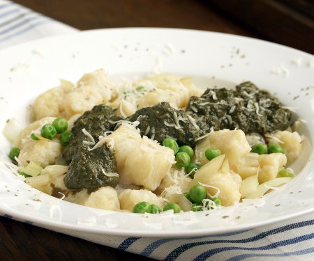 For the spring, we love to serve our homemade gnocchi with pesto and peas. It's the perfect light and flavorful spring dinner recipe! | www.CuriousCuisiniere.com