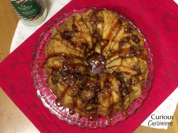 Spiced Apple Monkey Bread with White Wine Caramel from Curious Cuisiniere #SundaySupper #HolidayBaking