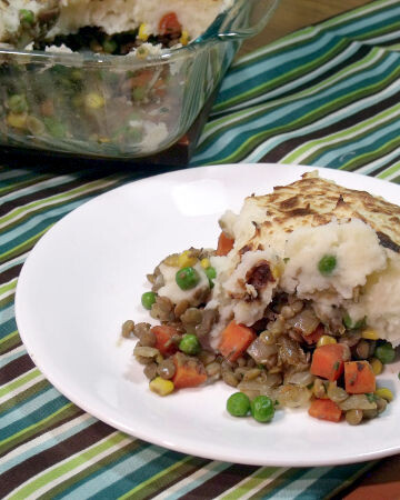 A hearty and flavorful take on an Irish classic, this Vegetarian Shepherd’s Pie is filled with lentils and other vegetables rather than beef or lamb. | www.CuriousCuisiniere.com