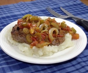 Comfort food that is quick enough for a weeknight, this Skillet Swiss Steak is full of veggies, for a healthy, easy meal. | www.curiouscuisiniere.com #WeekdaySupper #CertfiedAngusBeef