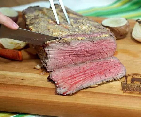 Make roasting easy with this Mustard Crusted English Beef Roast, simple to make, big on flavor, and the perfect recipe for any holiday meal. #SundaySupper #RoastPerfect | www.curiouscuisiniere.com