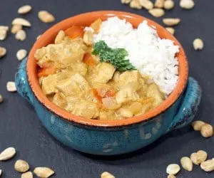 West African Peanut Stew brings tender chicken and earthy, nutty peanuts together in one flavorful and comforting soup recipe. | www.curiouscuisiniere.com