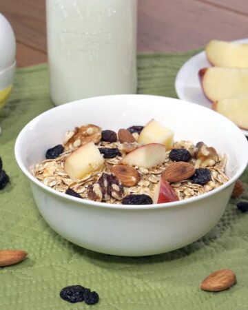 This Swiss Muesli Recipe brings protein-packed toasted, nutty goodness to breakfast. Serve it with a cup of milk and a hard boiled egg for a protein rich way to start our day. | www.CuriousCuisiniere.com