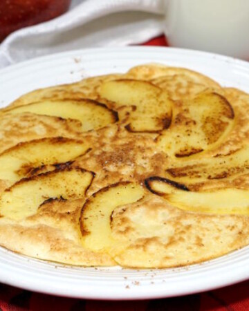 Apfelpfannkuchen, or German Apple Pancakes, are a light and eggy breakfast treat, full of slices of sweet, caramelized apples. | www.CuriousCuisiniere.com