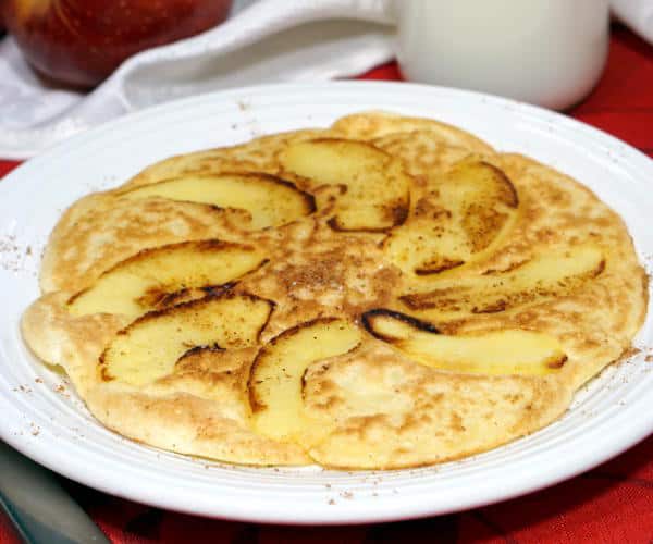 Apfelpfannkuchen, or German Apple Pancakes, are a light and eggy breakfast treat, full of slices of sweet, caramelized apples. | www.CuriousCuisiniere.com