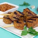 Tender, flavor-infused pork skewers, Pinchos Morunos, are the perfect summer appetizer. We've added a spicy flair by serving them with a Spanish Mojo Picon sauce. | www.CuriousCuisiniere.com