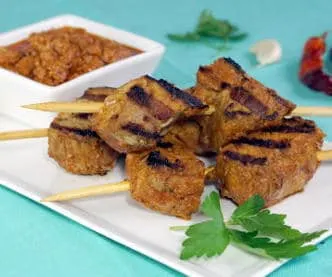 Tender, flavor-infused pork skewers, Pinchos Morunos, are the perfect summer appetizer. We've added a spicy flair by serving them with a Spanish Mojo Picon sauce. | www.CuriousCuisiniere.com