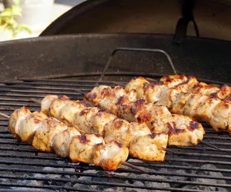 Lemon and garlic bring a burst of flavor to these grilled chicken skewers. Middle Eastern Shish Tawook will make a great addition to your next cookout! | www.CuriousCuisiniere.com