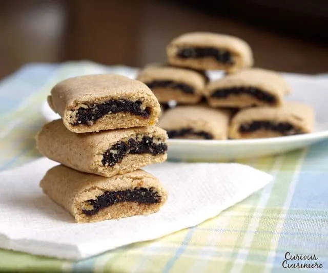 Our easy Fig Newton recipe brings the deep sweetness of figs together with a tender cookie crust. | www.CuriousCuisiniere.com