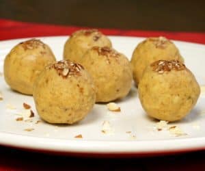 It's easy to make these nutty and sweet, no bake Indian chickpea treats. Besan Ladoo are a perfect gluten free treat to add to a cookie platter! | www.CuriousCuisiniere.com