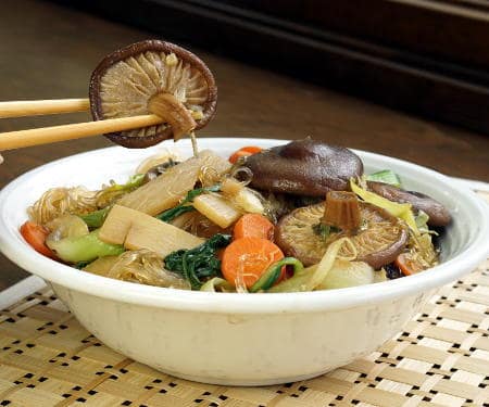 Buddha's Delight is a healthy Chinese dish that can be complicated to make, but our recipe breaks it down and makes it easier to make at home, even for a weeknight dinner! | www.CuriousCuisiniere.com