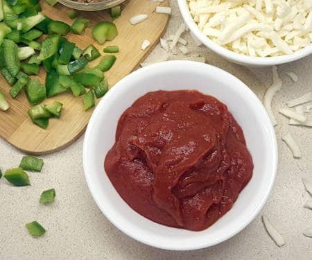 Don't reach for that jar! Our Easy Pizza Sauce Recipe is is only recipe you need to make super-tasty homemade pizza sauce! | www.CuriousCuisiniere.com