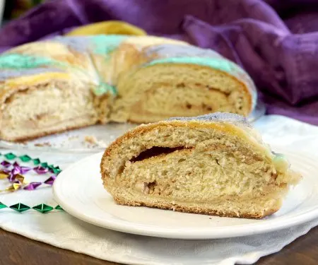 If you've ever wanted to make a Mardi Gras King Cake, this is your year! This traditional Mardi Gras bread is a fun to make treat that everyone will love! | www.CuriousCuisiniere.com