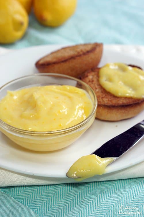This homemade Meyer Lemon Curd is an easy recipe to make and store. Let lemon curd bring a bright burst of spring flavor to your morning breakfast! | www.CuriousCuisiniere.com