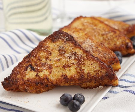 Leave it to the Spanish to think of using wine to soak their French Toast! Torrijas are a traditional Lent and Easter treat made from soaked bread that is deep fried and served with cinnamon sugar or honey. You’ll want to give this version of French Toast a try! | www.CuriousCuisiniere.com