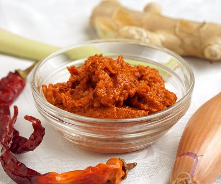 Making your own homemade Thai Red Curry Paste is an easy way to give your Thai Red Curry a wonderful boost of flavor.  | www.CuriousCuisiniere.com