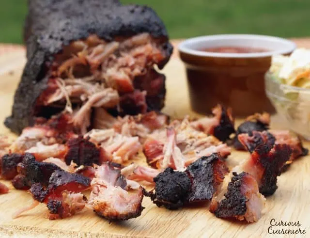 Juicy, flavorful, and perfectly balanced. That’s Memphis style BBQ. Our Memphis style barbecue pulled pork sandwich recipe brings smoked pork to perfection. | www.CuriousCuisiniere.com