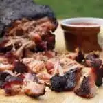 Juicy, flavorful, and perfectly balanced. That’s Memphis style BBQ. Our Memphis style barbecue pulled pork sandwich recipe brings smoked pork to perfection. | www.CuriousCuisiniere.com
