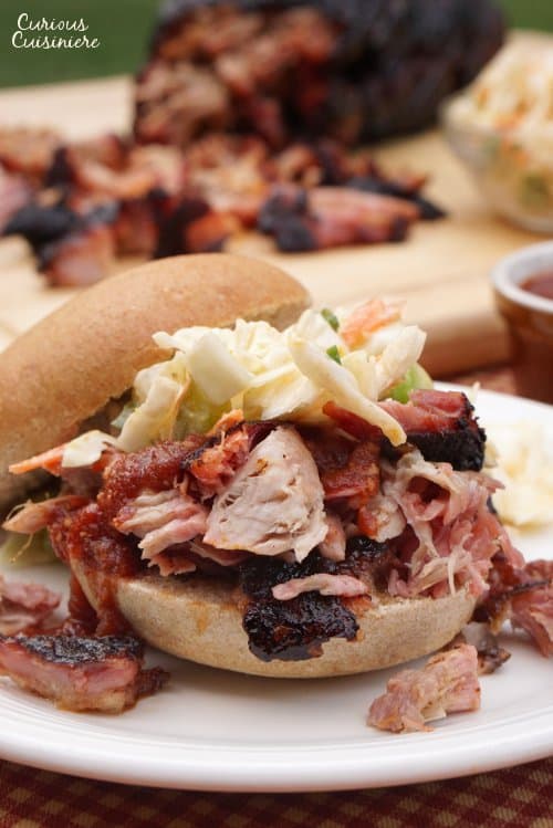 Juicy, flavorful, and perfectly balanced. That’s Memphis style BBQ. Our Memphis style barbecue pulled pork sandwich recipe brings smoked pork to perfection. | www.CuriousCuisiniere.com
