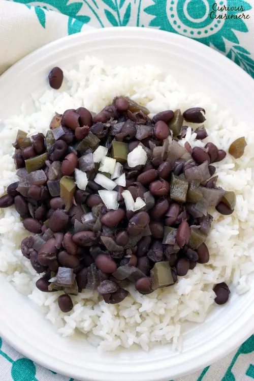 With lots of flavor from green peppers and onions, long simmering and deeply flavorful, black beans (frijoles negros) are the essential side dish to any Cuban meal. | www.CuriousCuisiniere.com