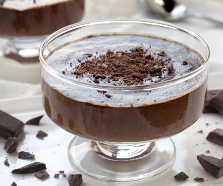 If you love creamy, rich, dark chocolate, then Mousse Au Chocolat is for you. This classic French Chocolate Mousse is incredibly easy to make and requires only a few ingredients! | www.CuriousCuisiniere.com