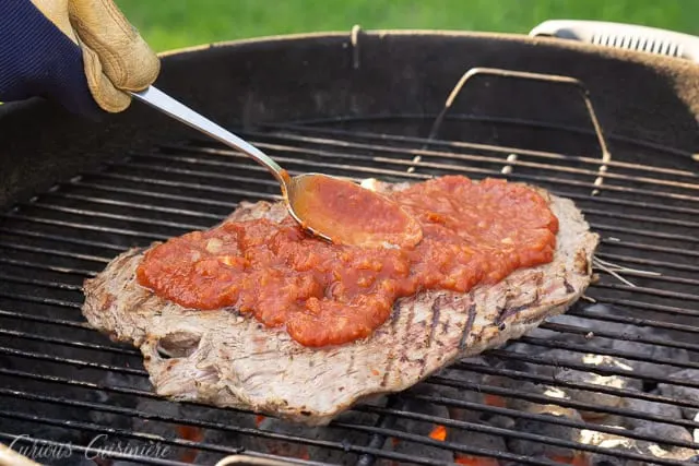 If you love steak and pizza, why not combine the two? Matambre a la Pizza is a fun Argentinian grilled steak appetizer that will be the star of your next summer cookout. Whether you serve it as an appetizer or dinner, this flank steak pizza is a guaranteed winner! | www.CuriousCuisiniere.com