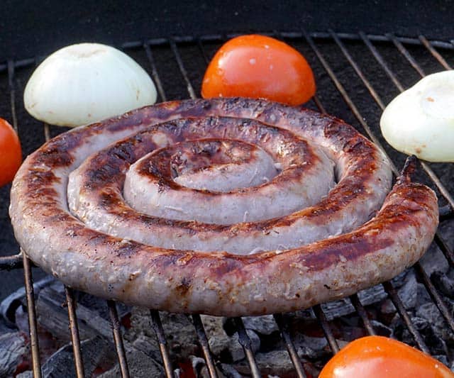 Robotliwa i aromatyczna południowoafrykańska kiełbasa Boerewors to kiełbasa, której potrzebujesz na następną imprezę grillową! | www.CuriousCuisiniere.com