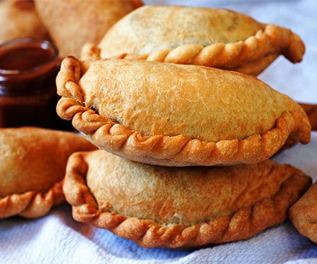 With a crispy-sweet crust and a juicy chicken filling, Empanadas de Pollo, Bolivian chicken empanadas, are a great recipe for your next get together. | www.CuriousCuisiniere.com