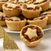 Mince Pies are a British Christmas staple. These sweet and boozy mini fruit pies are the perfect recipe to add to your Holiday cookie platter! | www.CuriousCuisiniere.com