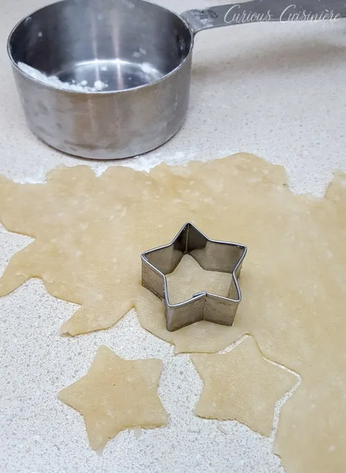 Cutting pie crust stars for mince pies. | www.CuriousCuisiniere.com