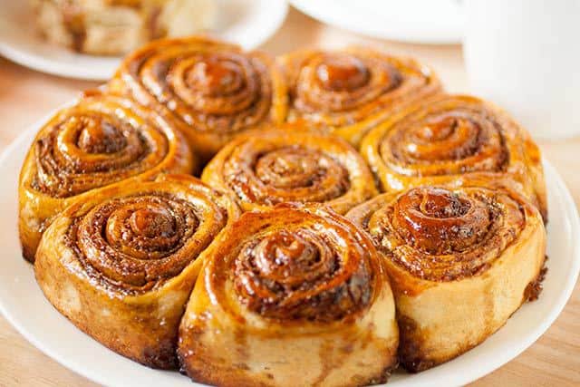 Golfeados Venezuelan Cheesy Rolls on a Plate | www.CuriousCuisiniere.com