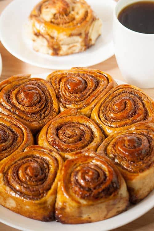 Call them cheesy rolls or sticky buns, Golfeados are a wonderful Venezuelan sweet and salty treat that combines robust panela sugar with a semi hard cheese. Serve these rolls with a hot beverage for breakfast, a morning snack, or afternoon tea! | www.CuriousCuisiniere.com