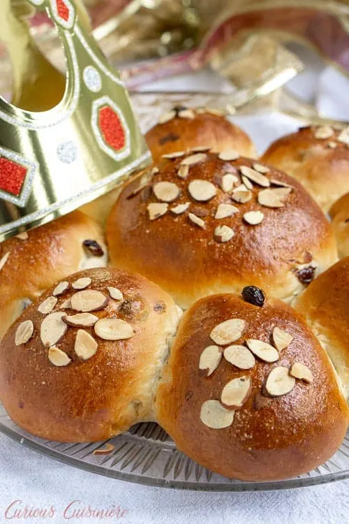 Dreikönigskuchen Swiss Three Kings Bread topped with sliced almonds | Curious Cuisiniere