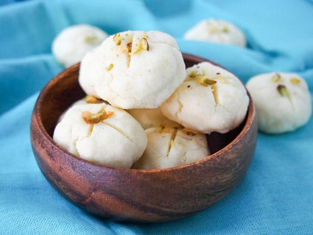 ‘Nan-e berenji’ - Persian rice cookies