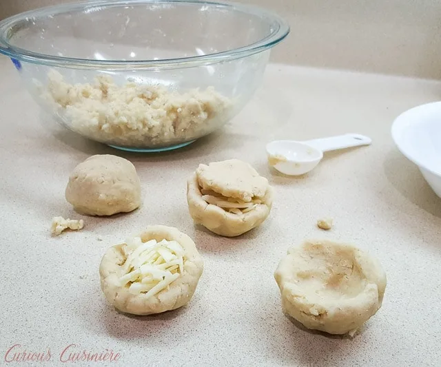 How to roll the massa dough for pupusas