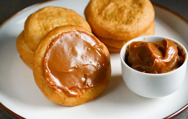 Chilean Sopaipillas with dulce de leche