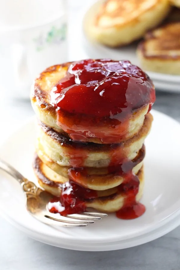 Oladi (Russian Yeast Pancakes) with strawberry jam