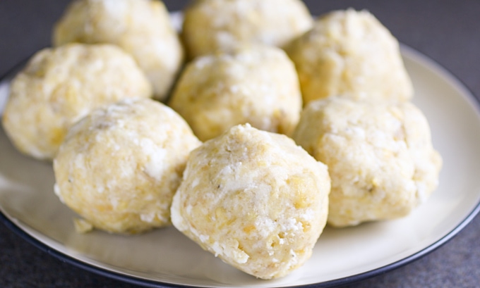 Bolon de verde before frying