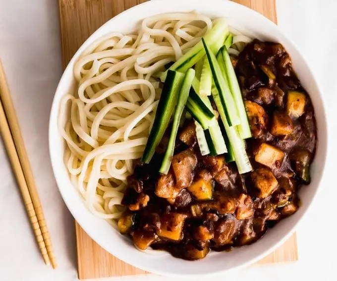 Jajangmyeon-(Korean-Noodles-in-Black-Bean-Sauce)