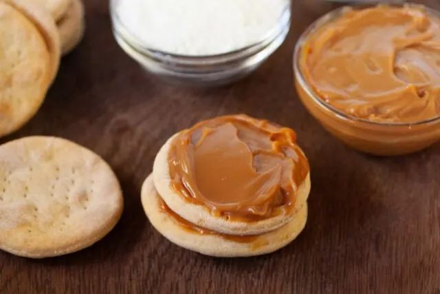 Chilenitos - Chilean Dulce de Leche sandwich cookies