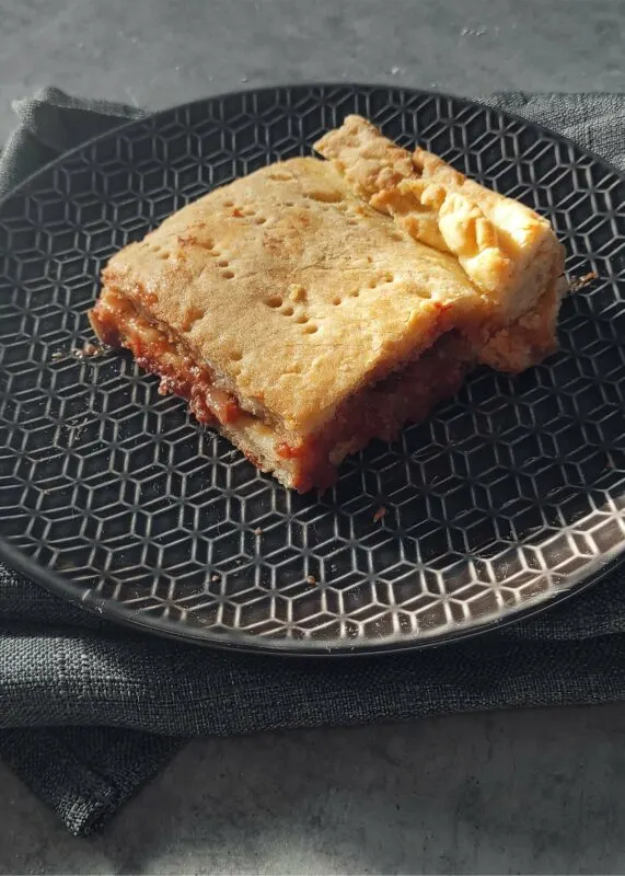 A slice of Komiška Pogača